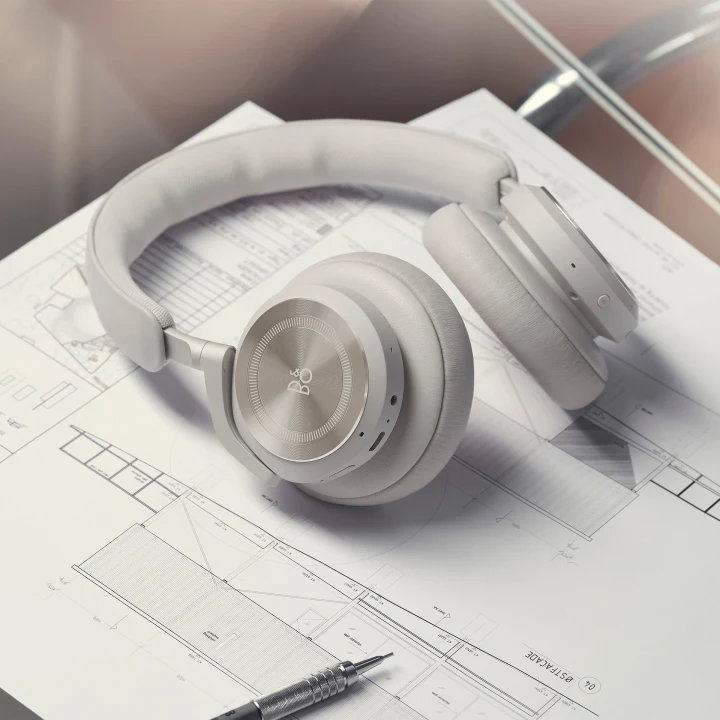 B&O Beoplay HX Sand model