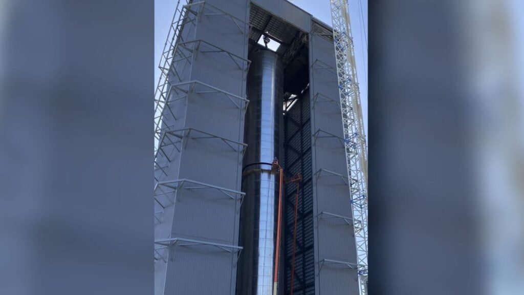 SpaceX's 1st Starship Super Heavy booster