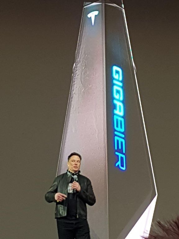 tesla cybertruck gigabeer
